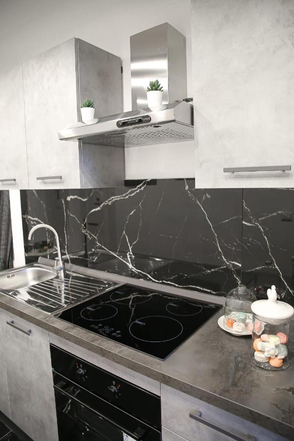 The Marble House Apartment Bari Exterior photo